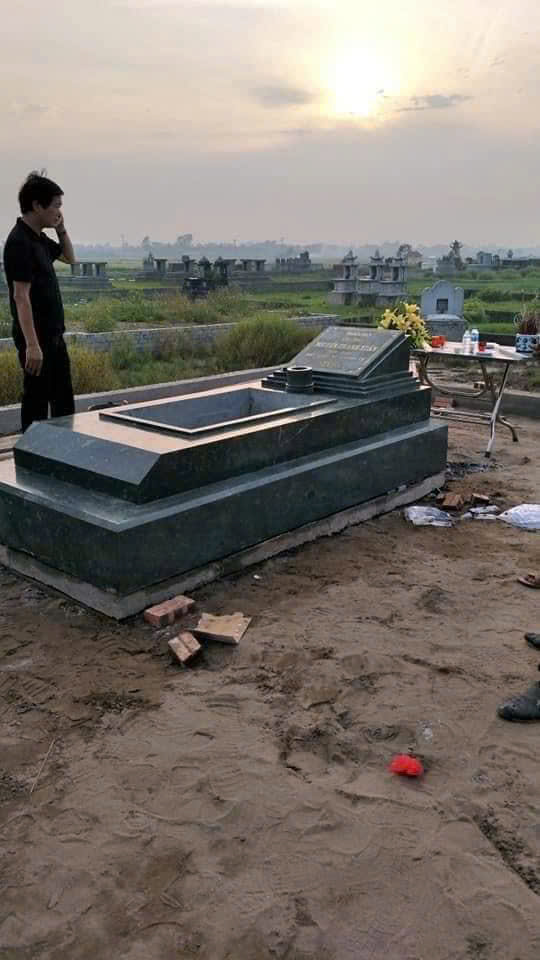 Mộ Thờ - Mẫu 9