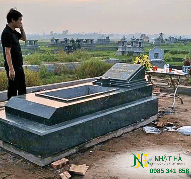 Mẫu mộ đá bằng đá hoa cương đen sang trọng, hiện đại